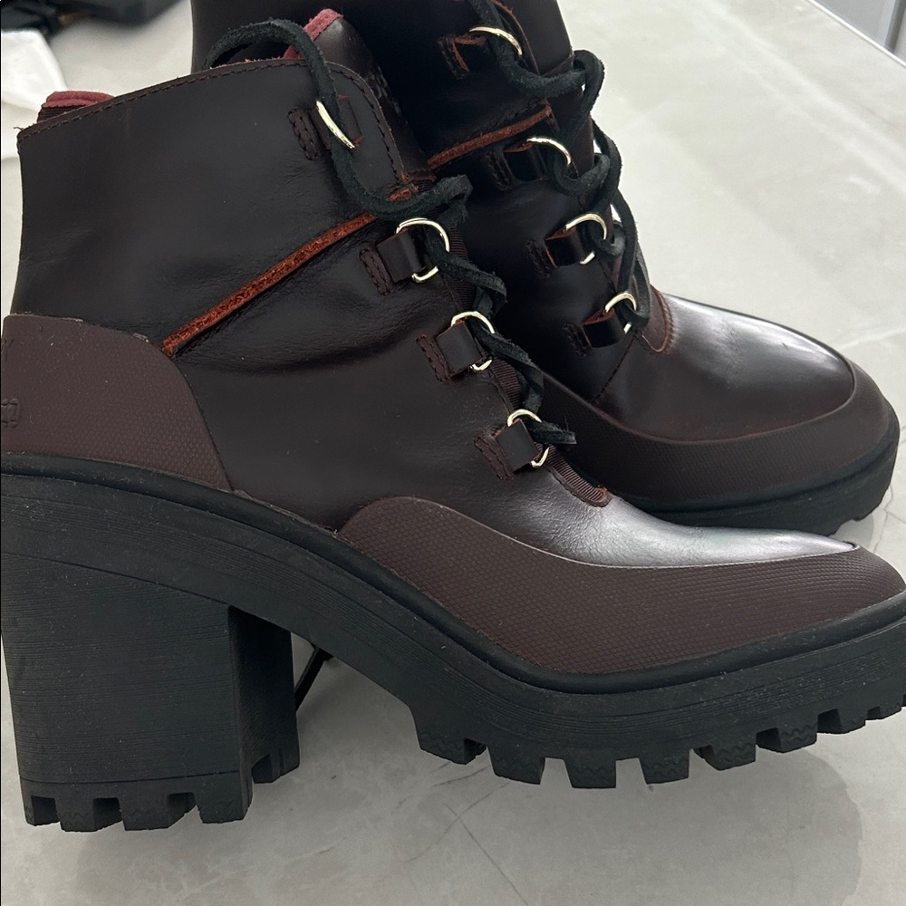 Sperry Chocolate 💦 Water Proof 
Heeled Lace-Up Boots